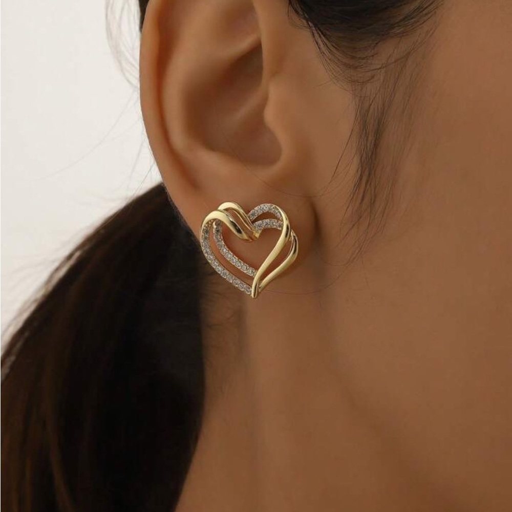 ✨ Gold Heart Drop Earrings